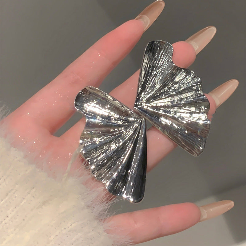 Silver Needle Metallic Heart-shaped Geometric Earrings